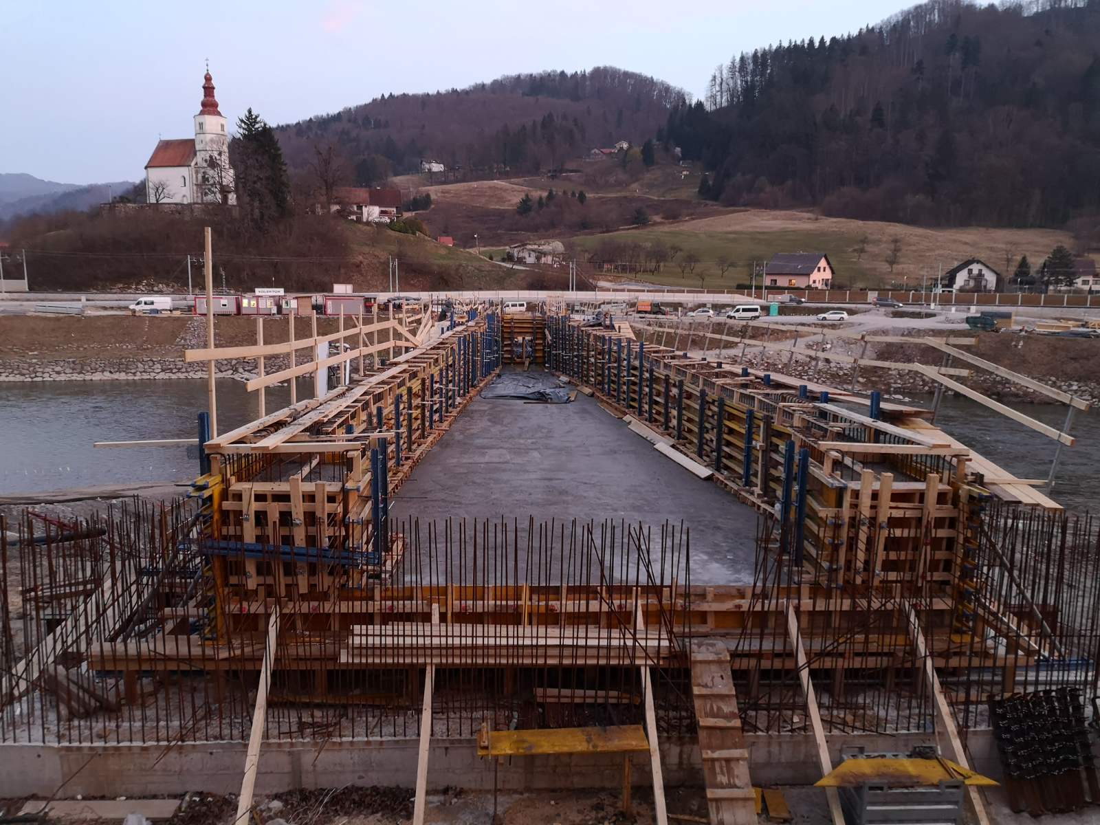Superstructure of the bridge in Marija Gradec is taking shape