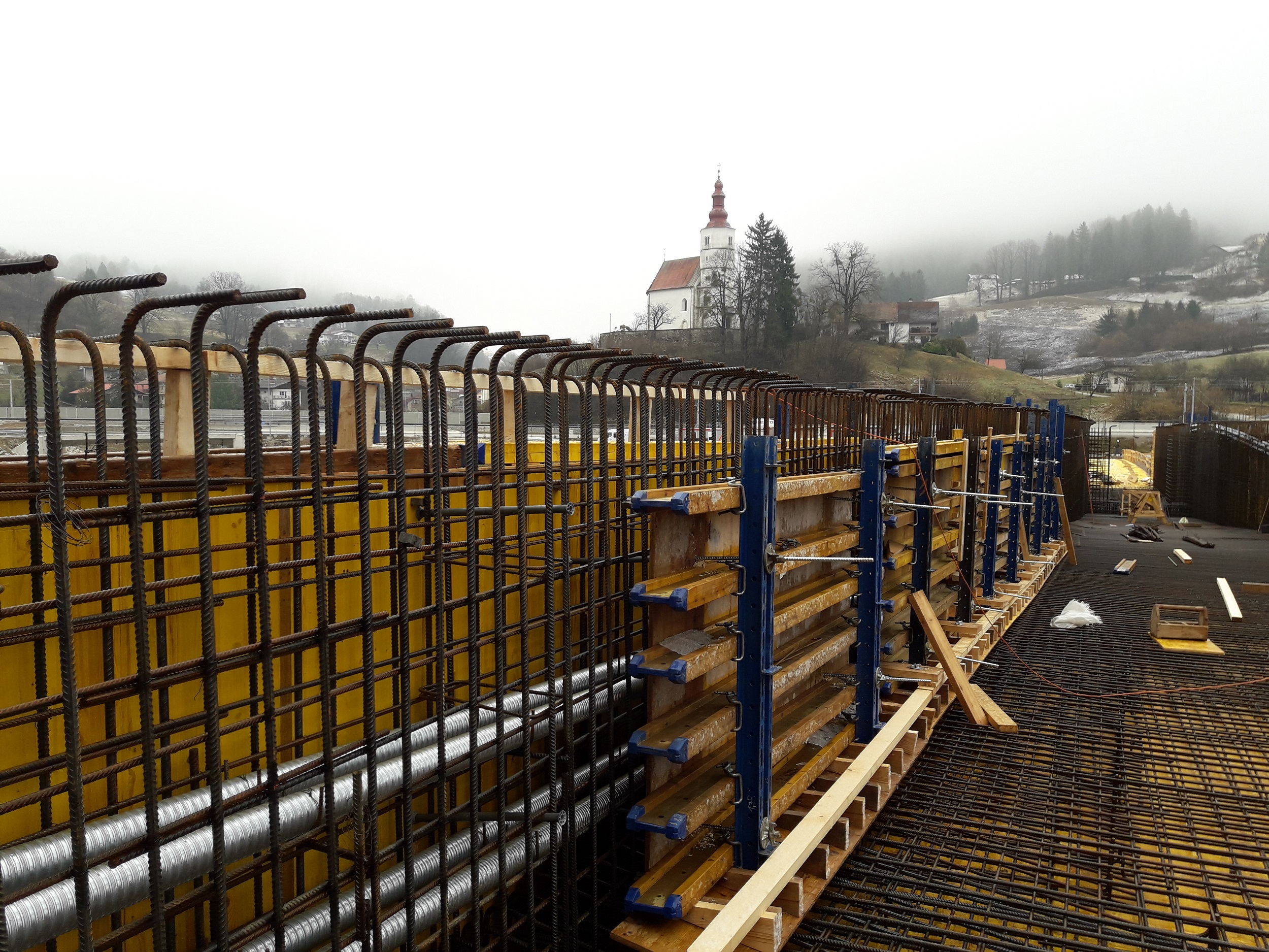 Superstructure of the bridge in Marija Gradec is taking shape