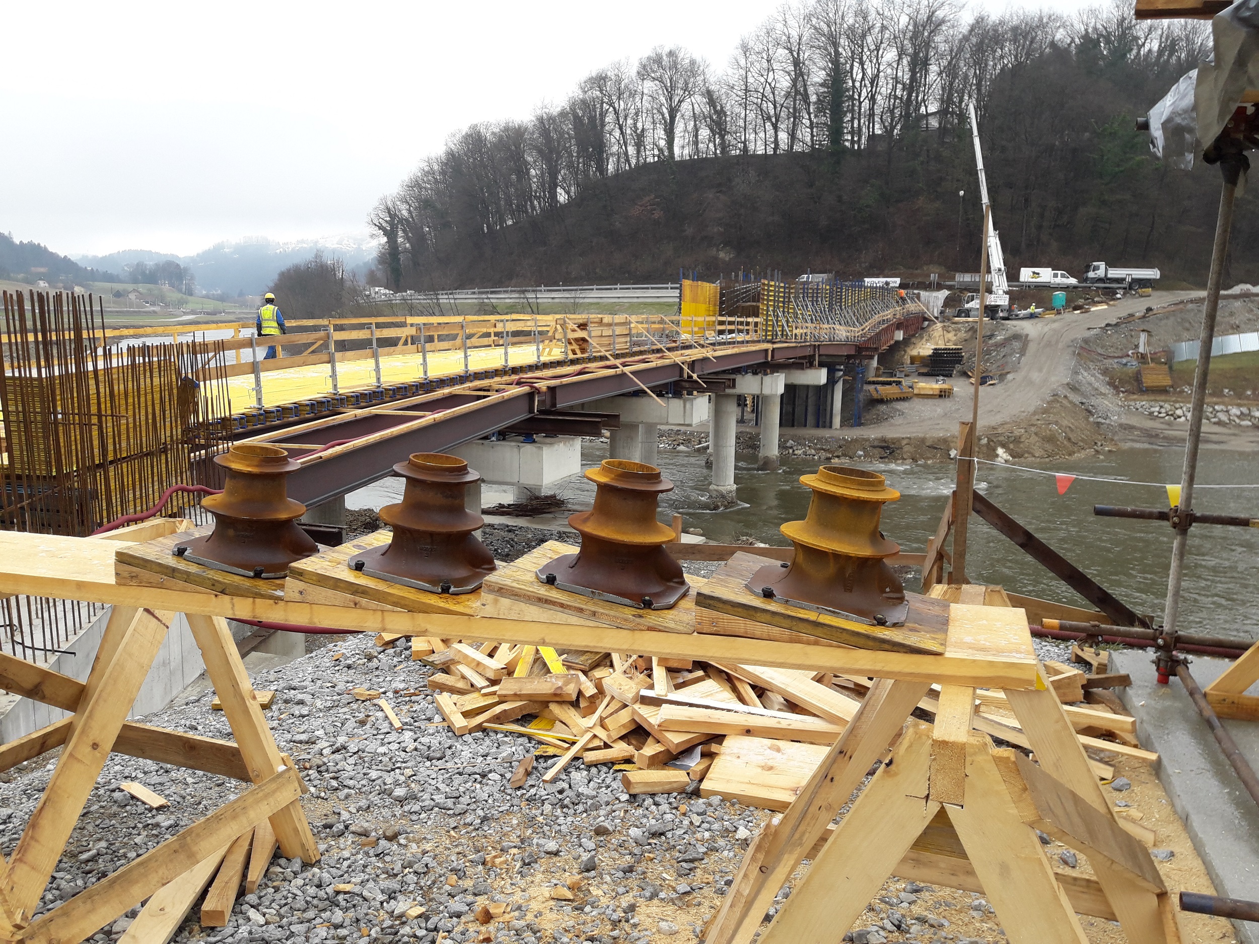 Superstructure of the bridge in Marija Gradec is taking shape