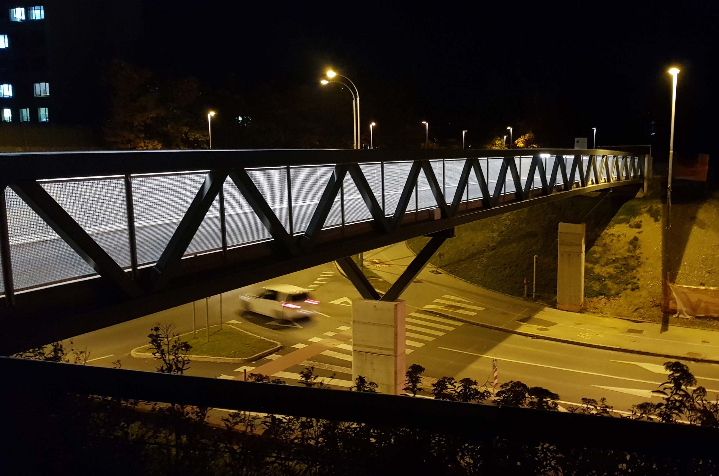 Pedestrians and cyclists’ overpass Titova – east in Maribor is completed