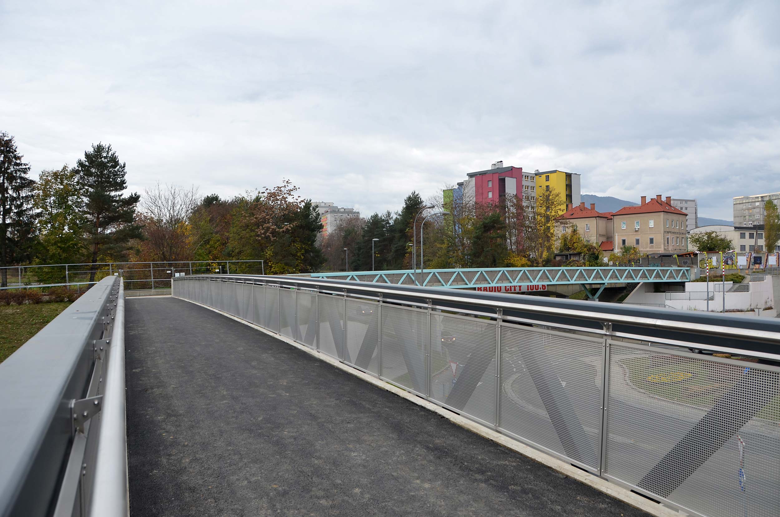 Pedestrians and cyclists’ overpass Titova – east in Maribor is completed