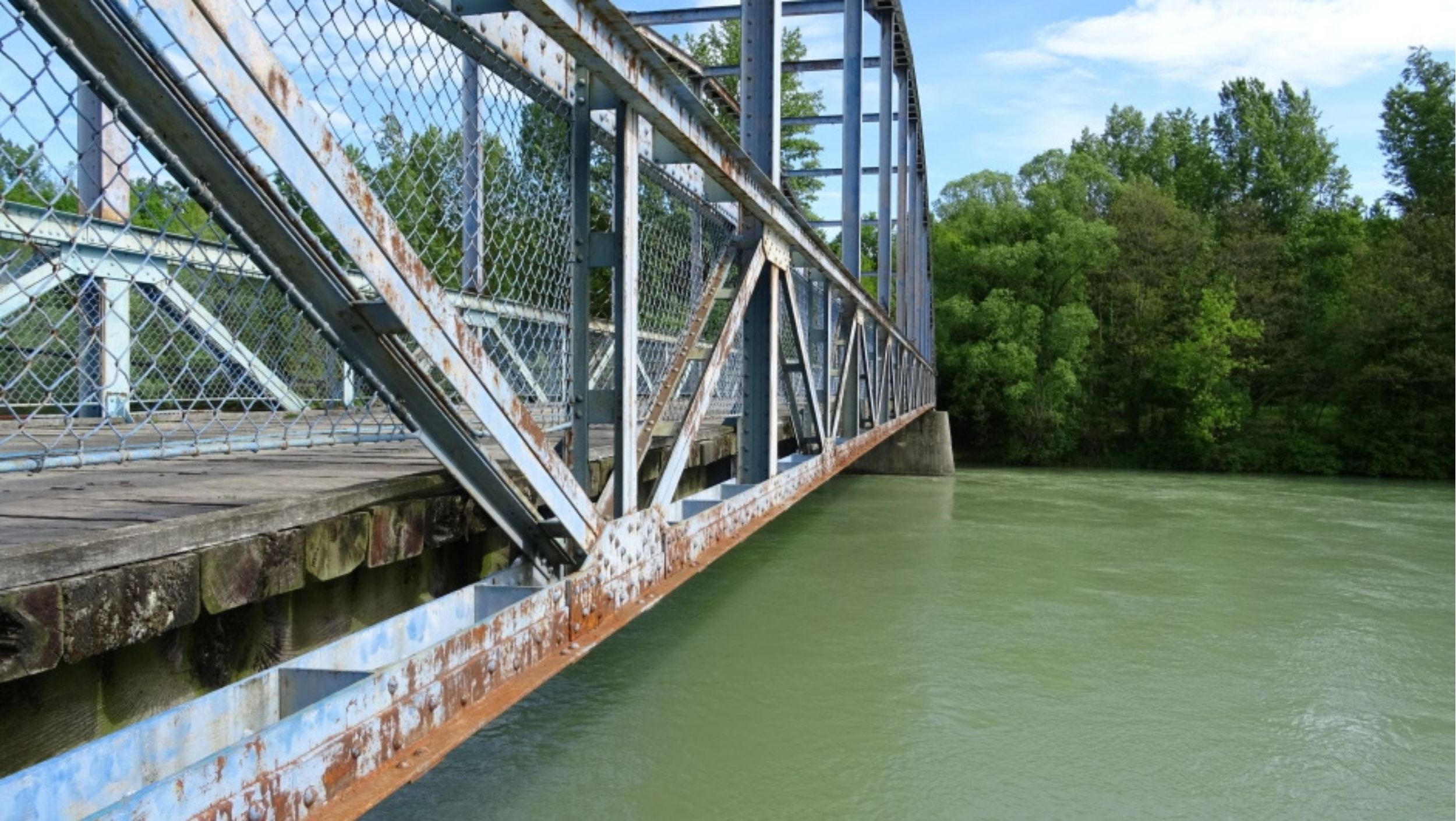 We are preparing a rehabilitation project for the bridge to the Maribor Island