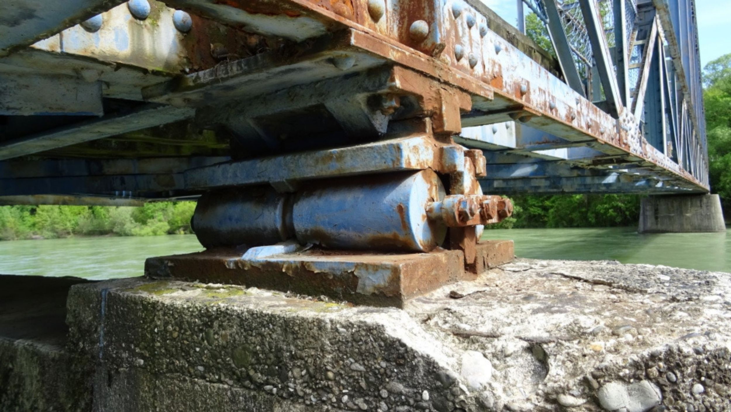 We are preparing a rehabilitation project for the bridge to the Maribor Island