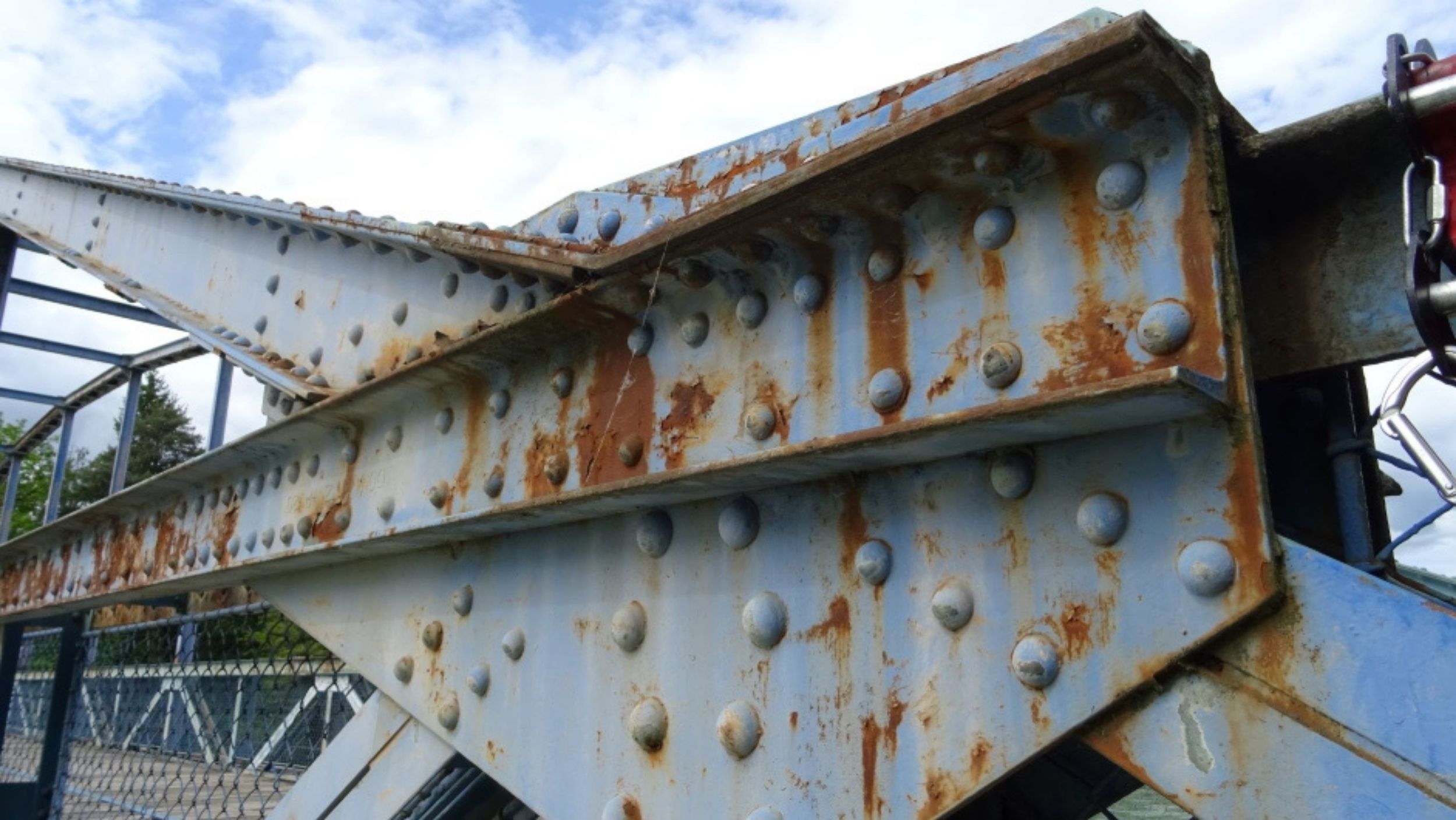 We are preparing a rehabilitation project for the bridge to the Maribor Island