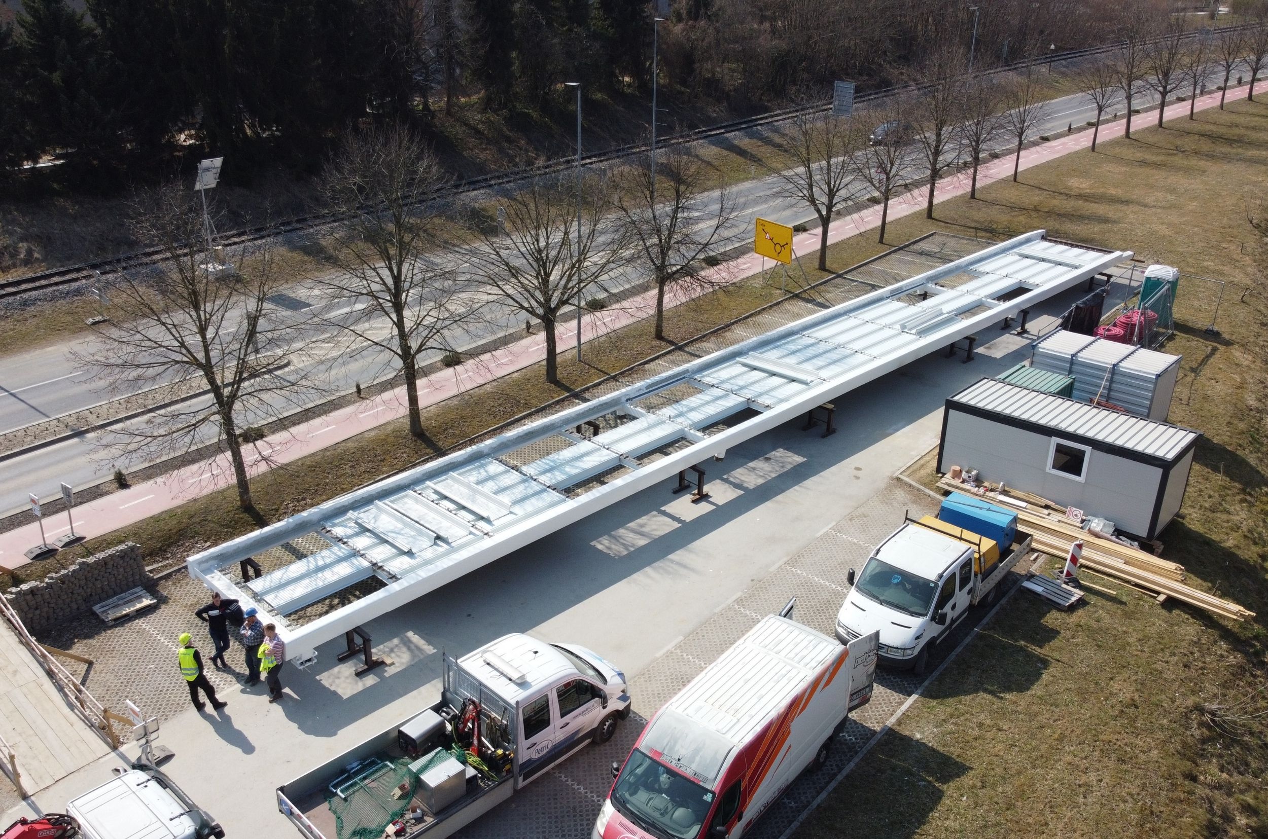 Installation of the main and largest steel structure segment of the overpass Sonce