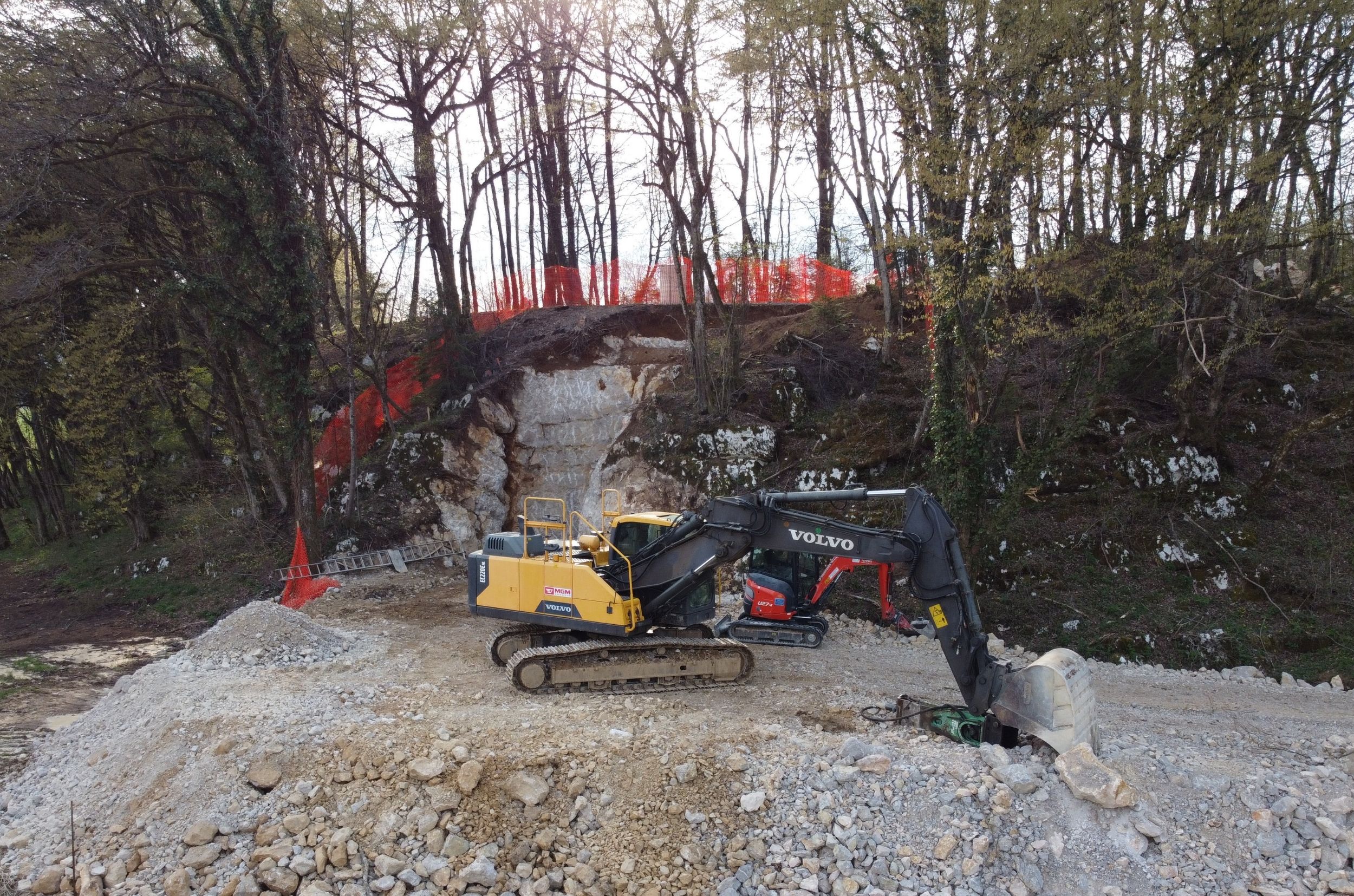 The construction of the Foot and Cycle Bridge in Irča vas well underway