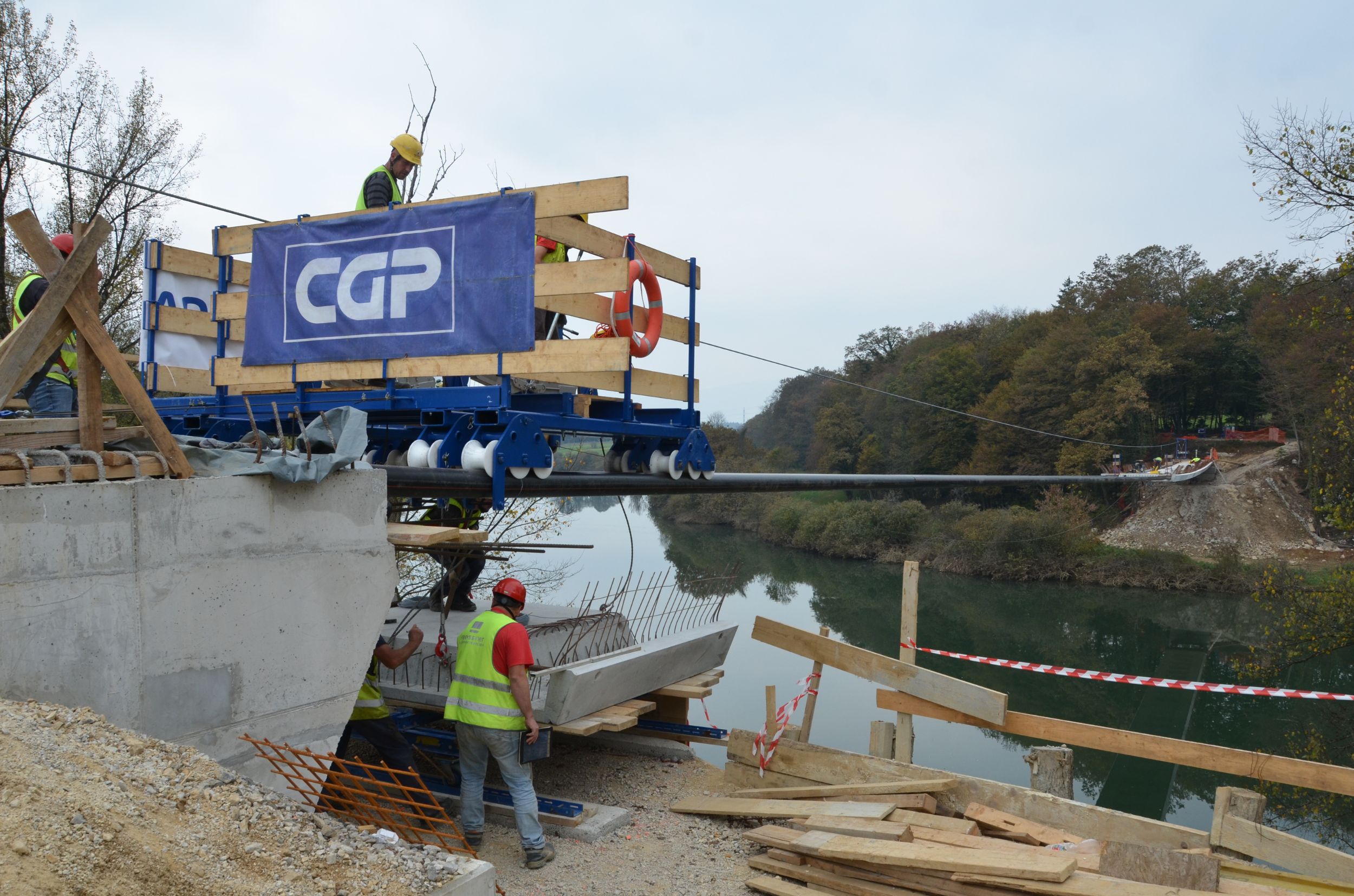 Placing of precast elements of the Foot and Cycle Bridge in Irča vas