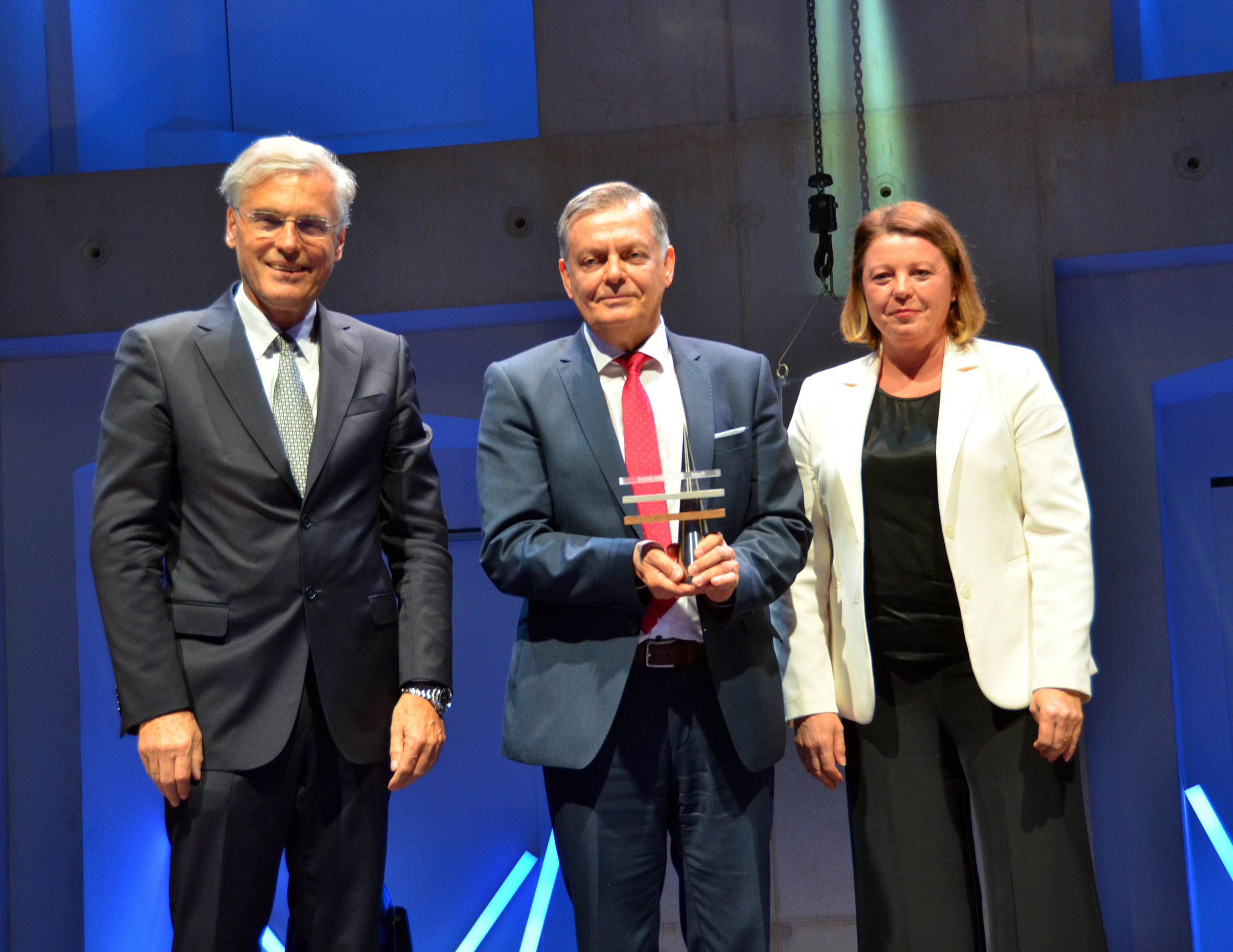 Dr. Viktor Markelj awarded for engineering excellence from the Chamber of Engineers of Slovenia