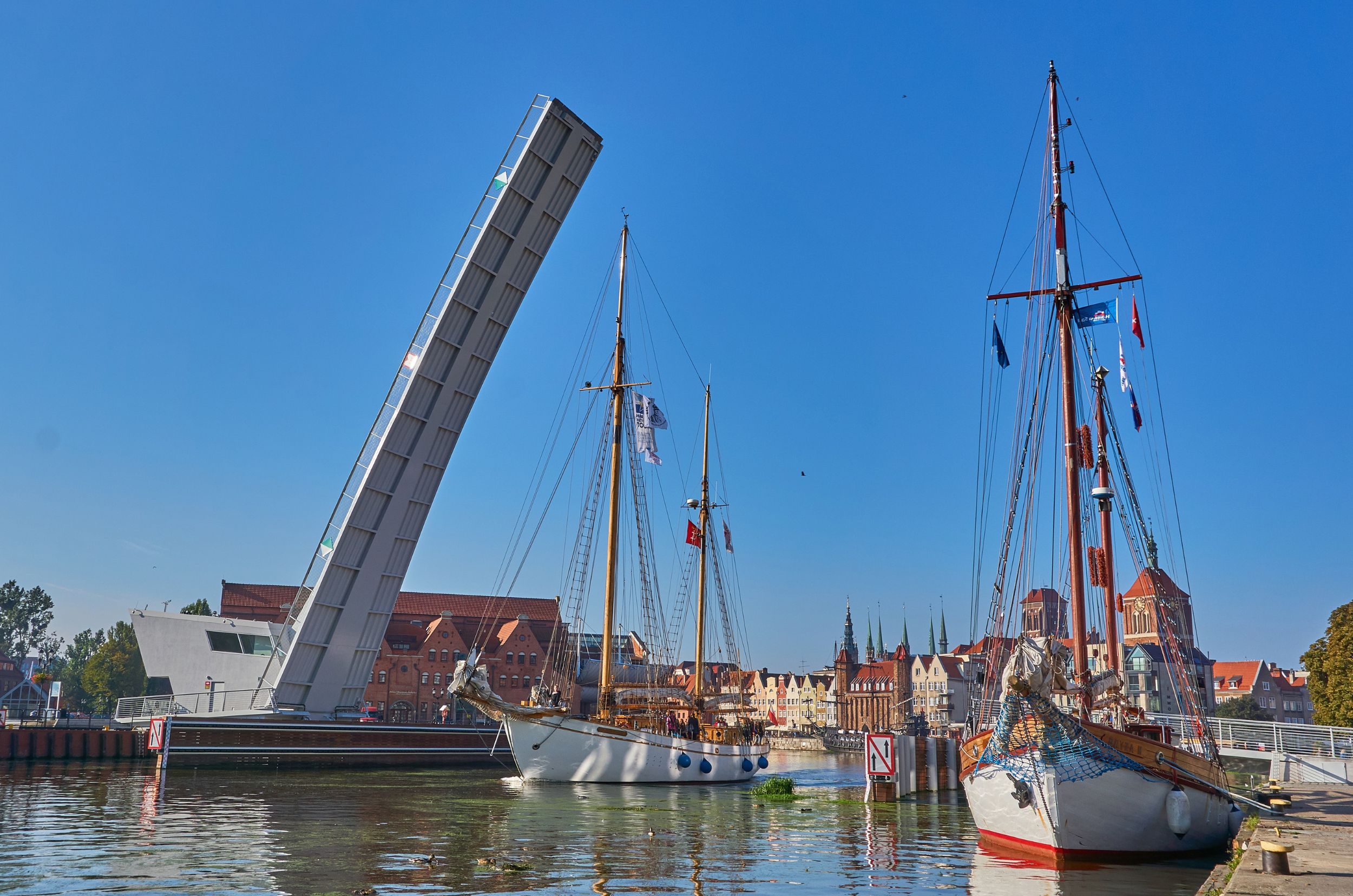 Exhibition invitation: VIKTOR MARKELJ – MOSTOVI (BRIDGES)