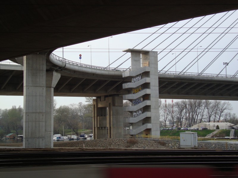 Pristopna stopnišča mostu čez Savo